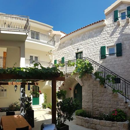 Apartments Dvor - Ap1, Ap2, Ap3 Baška Voda Εξωτερικό φωτογραφία