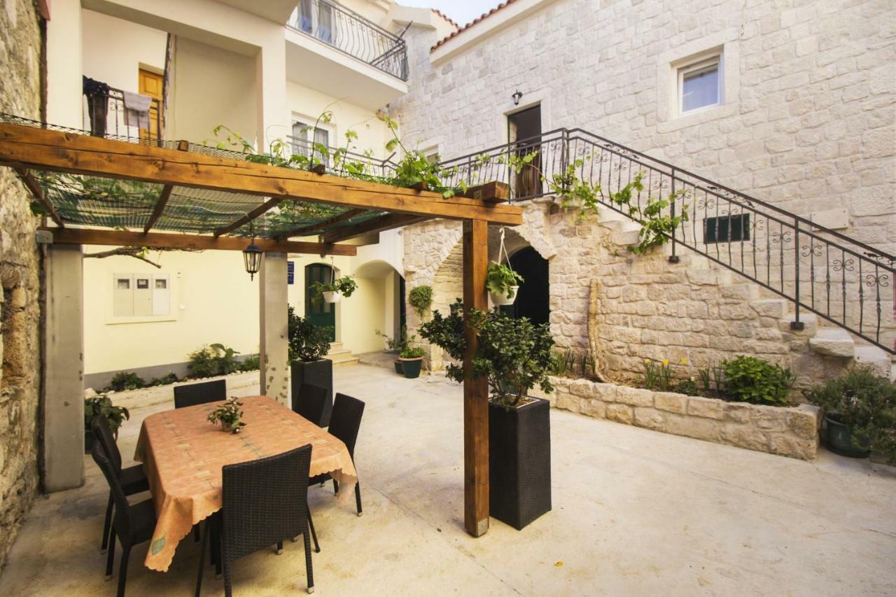 Apartments Dvor - Ap1, Ap2, Ap3 Baška Voda Εξωτερικό φωτογραφία