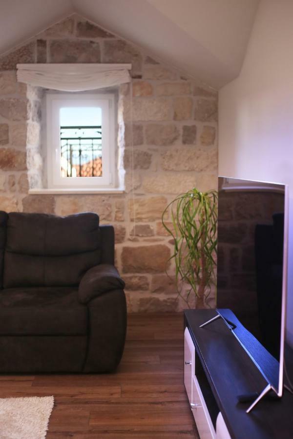 Apartments Dvor - Ap1, Ap2, Ap3 Baška Voda Εξωτερικό φωτογραφία
