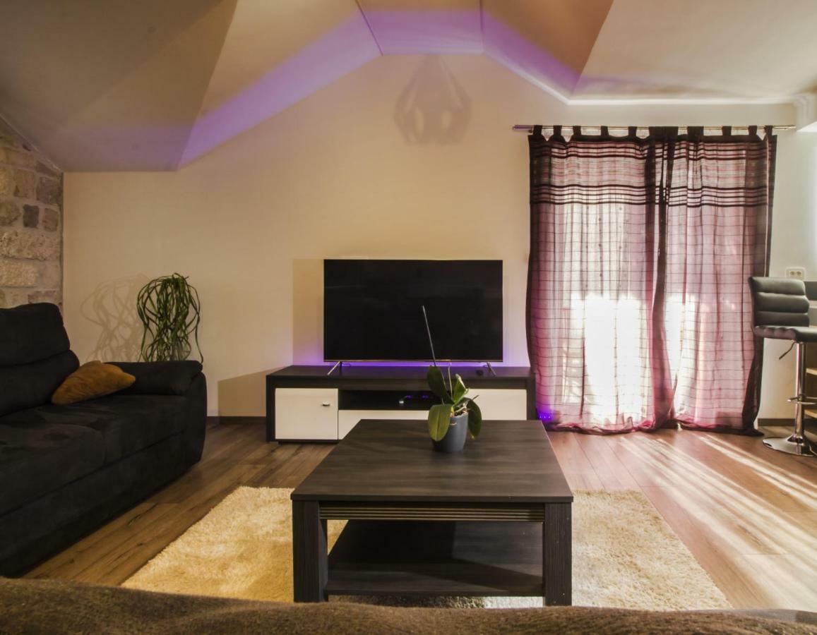 Apartments Dvor - Ap1, Ap2, Ap3 Baška Voda Εξωτερικό φωτογραφία