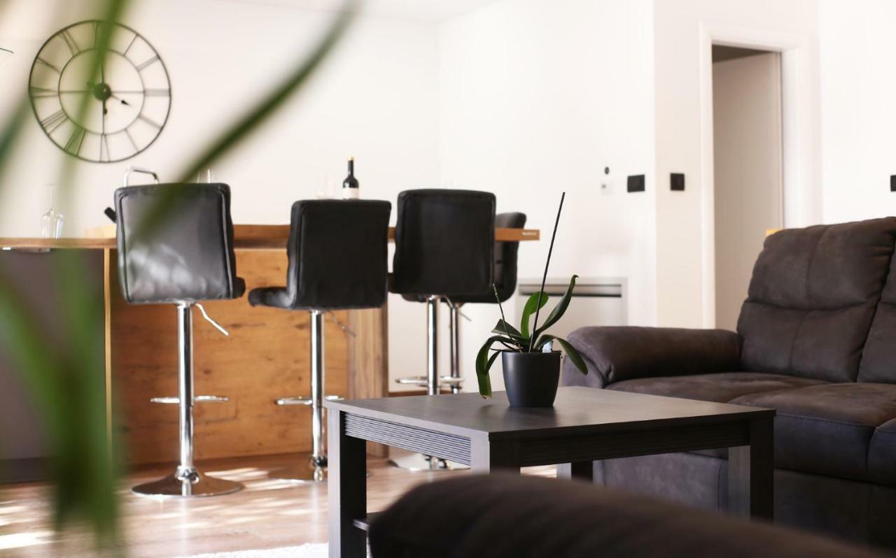 Apartments Dvor - Ap1, Ap2, Ap3 Baška Voda Εξωτερικό φωτογραφία