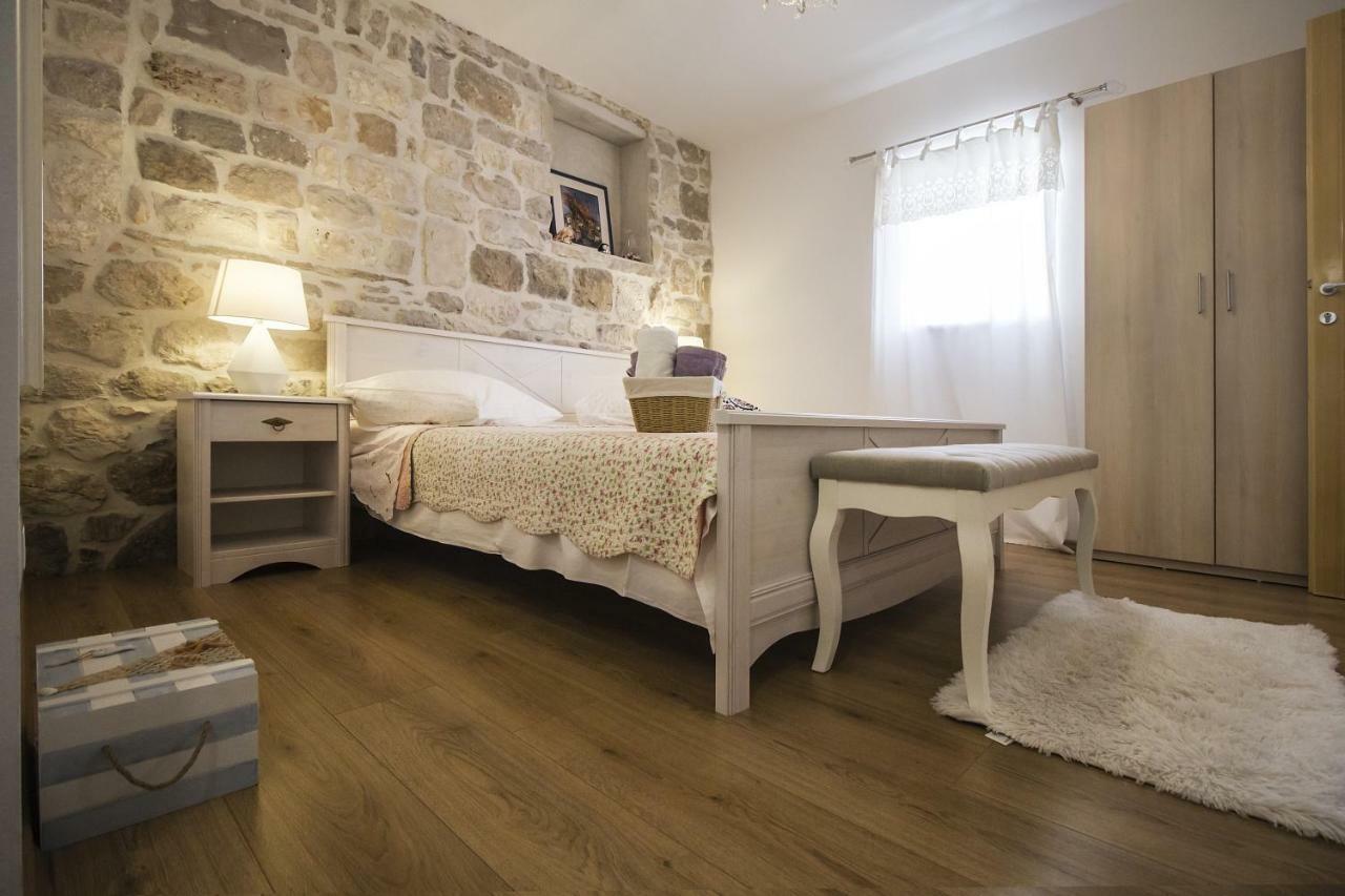Apartments Dvor - Ap1, Ap2, Ap3 Baška Voda Εξωτερικό φωτογραφία