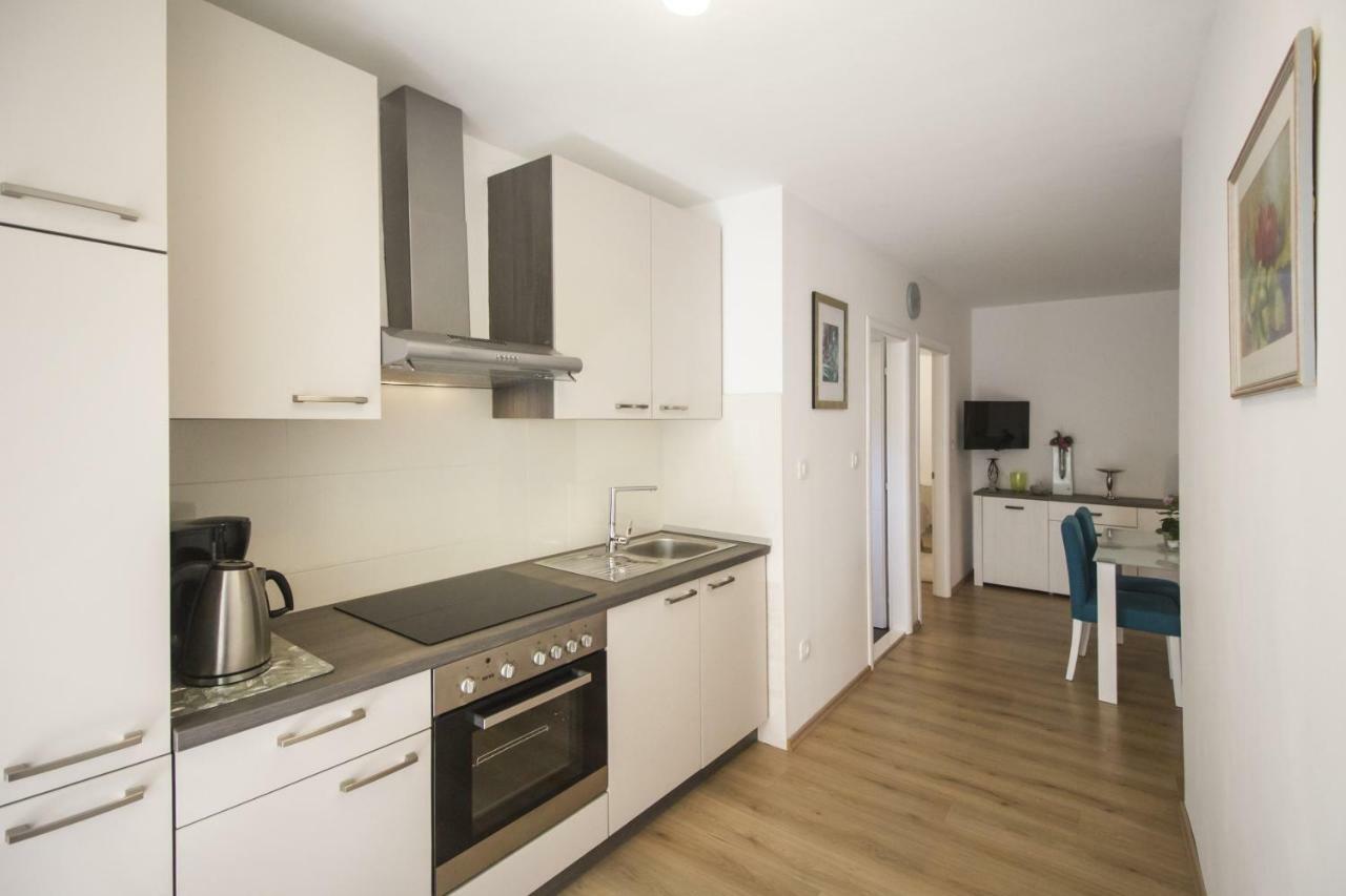 Apartments Dvor - Ap1, Ap2, Ap3 Baška Voda Εξωτερικό φωτογραφία