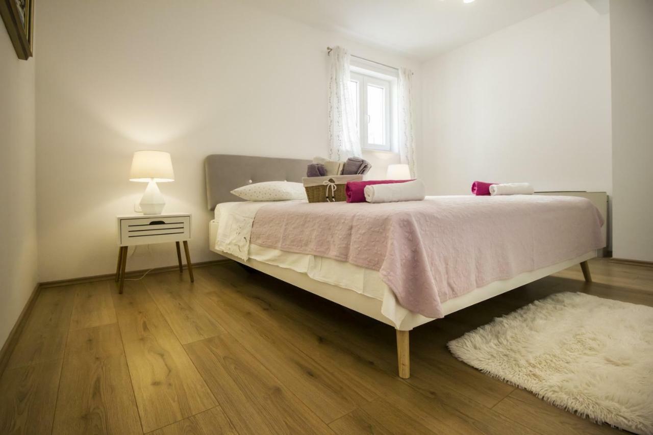 Apartments Dvor - Ap1, Ap2, Ap3 Baška Voda Εξωτερικό φωτογραφία