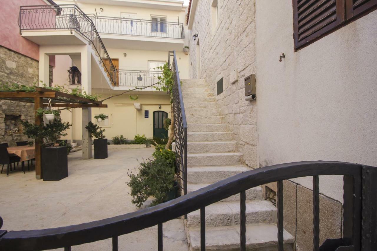 Apartments Dvor - Ap1, Ap2, Ap3 Baška Voda Εξωτερικό φωτογραφία