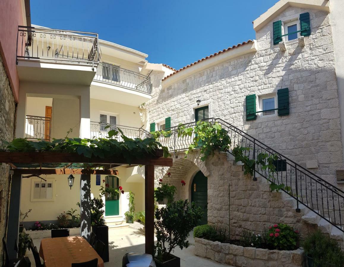 Apartments Dvor - Ap1, Ap2, Ap3 Baška Voda Εξωτερικό φωτογραφία