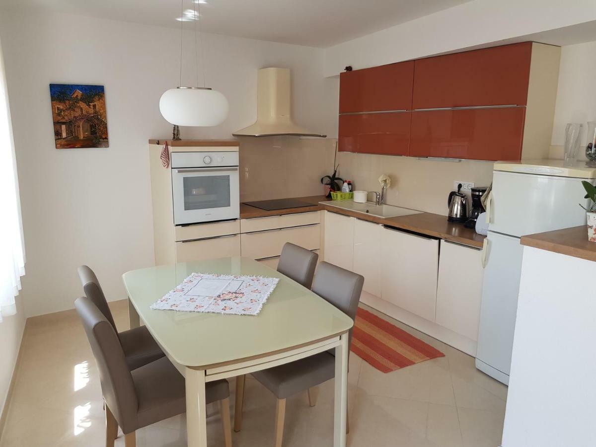 Apartments Dvor - Ap1, Ap2, Ap3 Baška Voda Εξωτερικό φωτογραφία