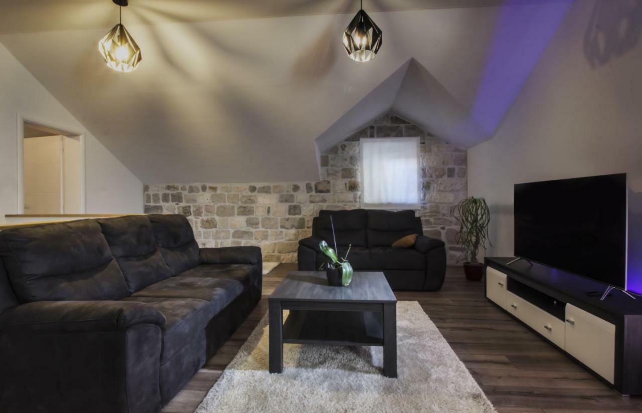 Apartments Dvor - Ap1, Ap2, Ap3 Baška Voda Εξωτερικό φωτογραφία
