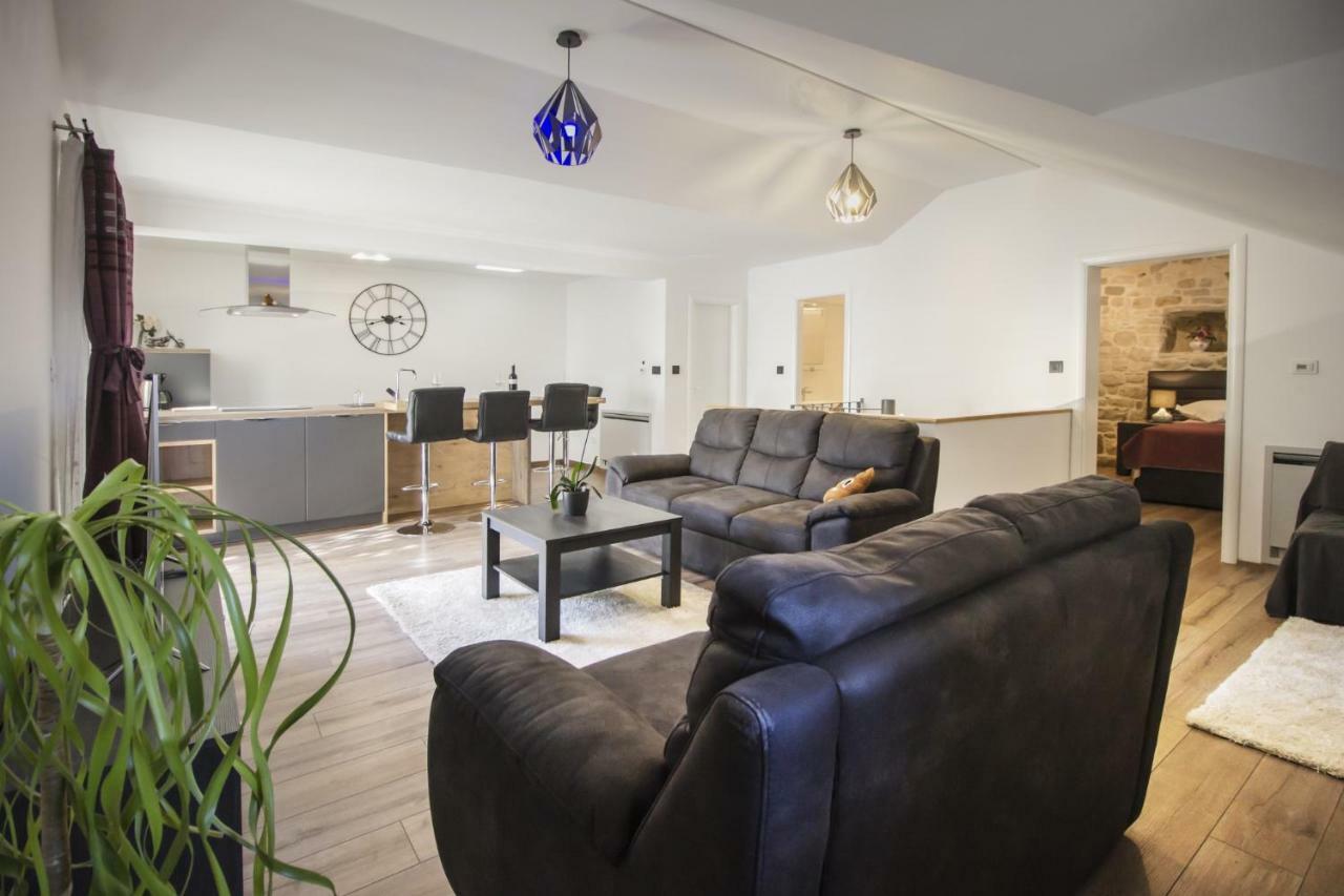 Apartments Dvor - Ap1, Ap2, Ap3 Baška Voda Εξωτερικό φωτογραφία