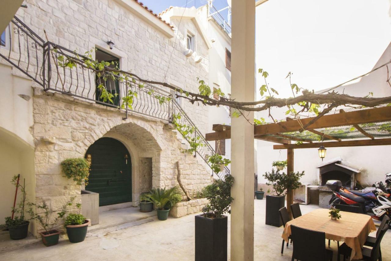 Apartments Dvor - Ap1, Ap2, Ap3 Baška Voda Εξωτερικό φωτογραφία